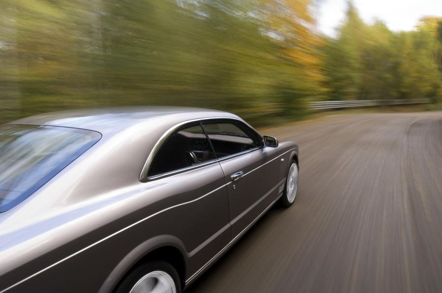 Детали экстерьера Bentley Brooklands 2008 года  (фото 18 из 27)